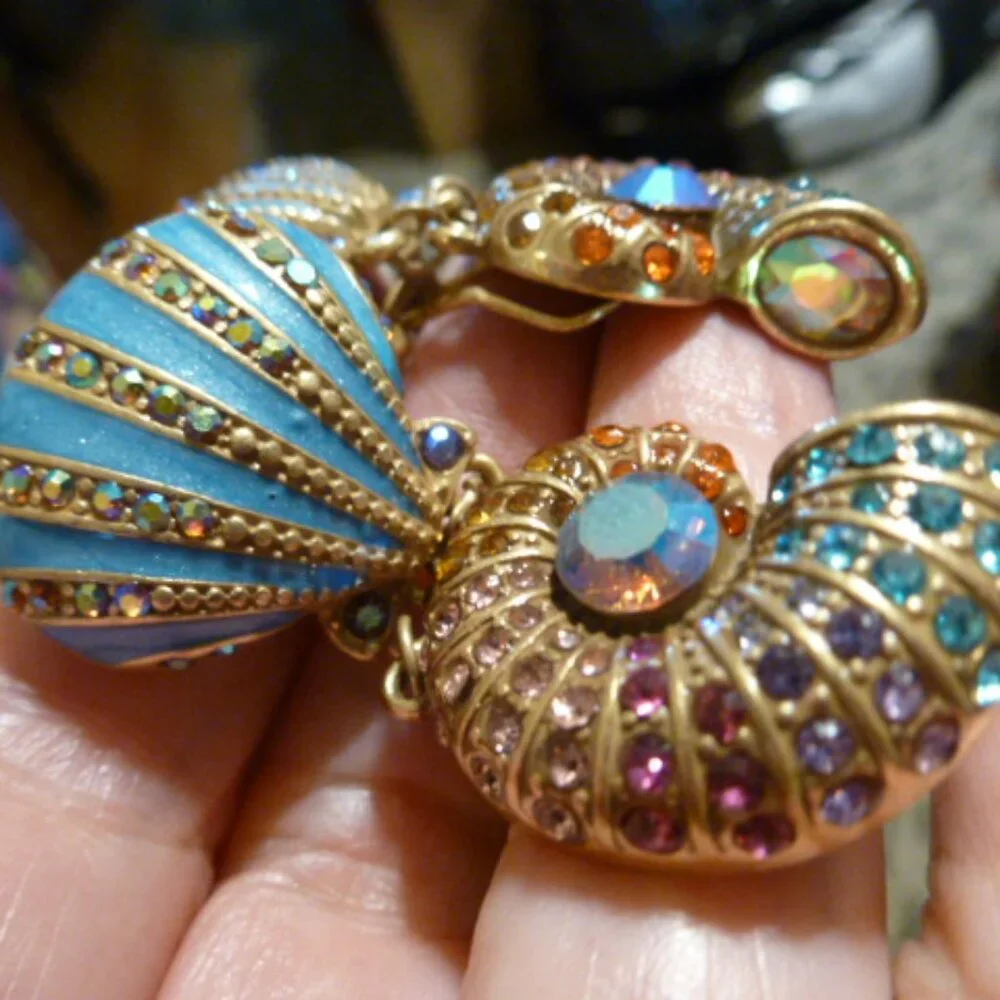 NEW Heidi Daus multicolor shell omega back stud earrings - Picture 4 of 6